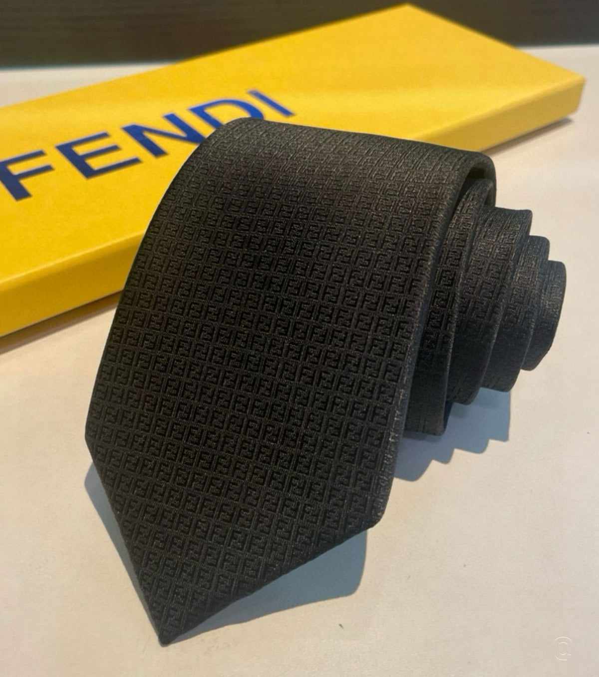 Копринена вратовръзка