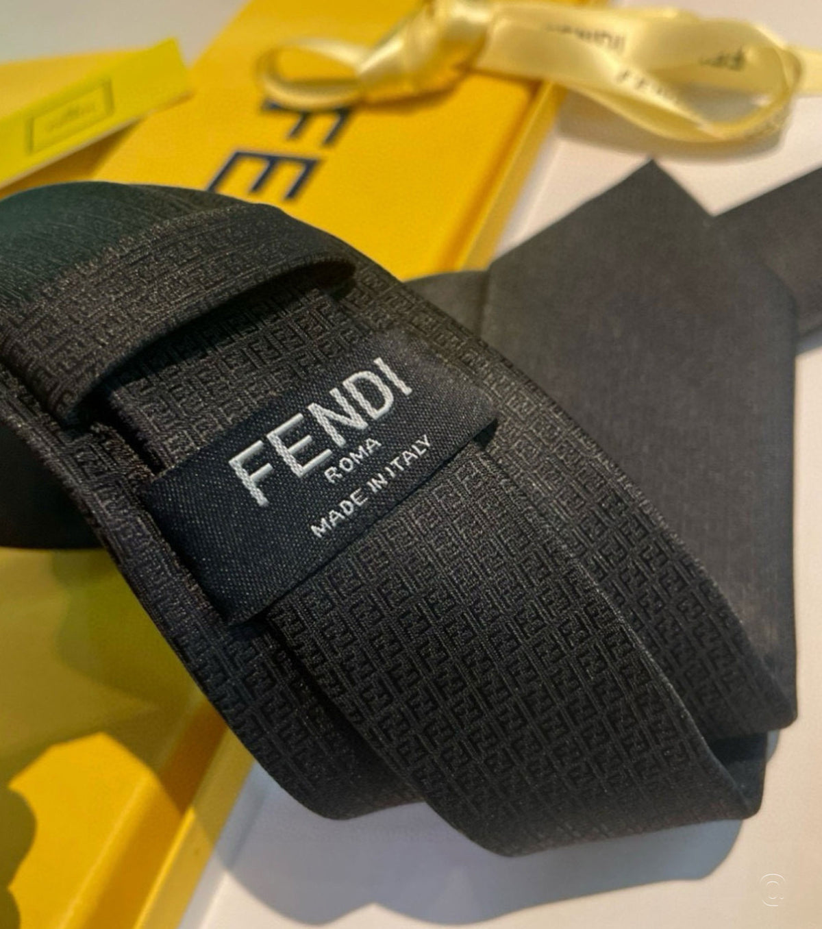 Копринена вратовръзка