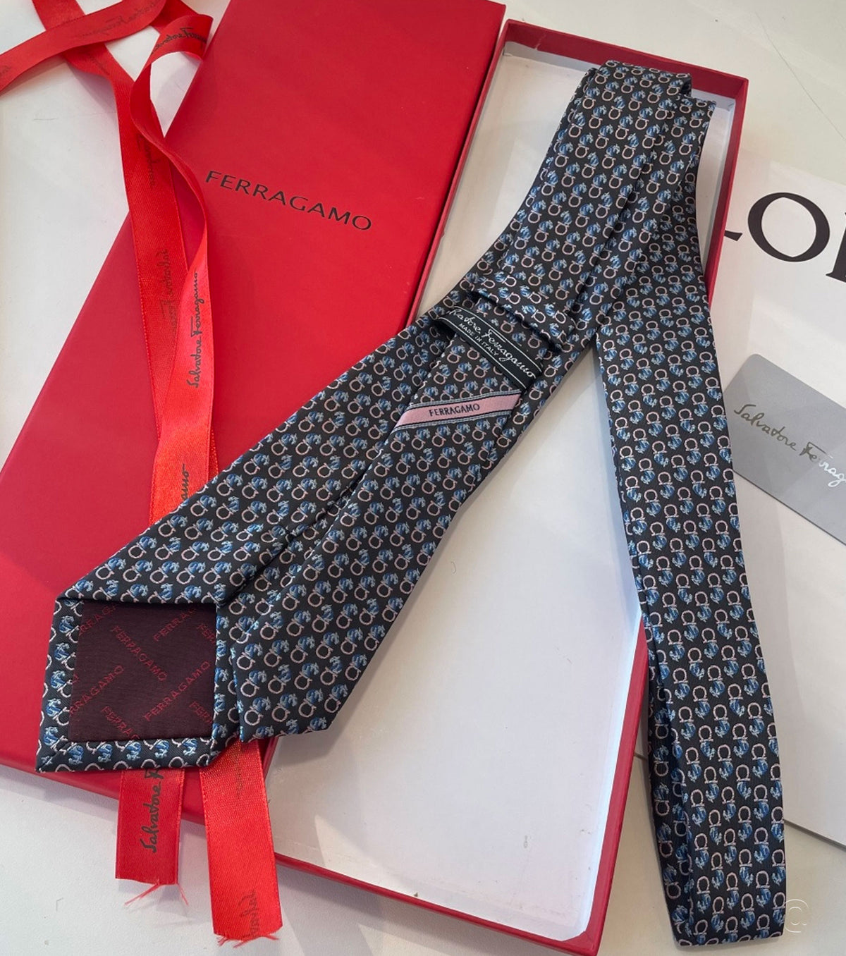 Копринена вратовръзка