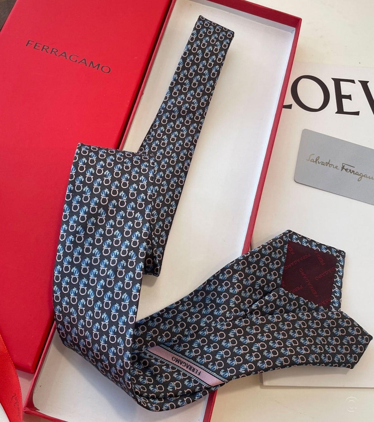 Копринена вратовръзка