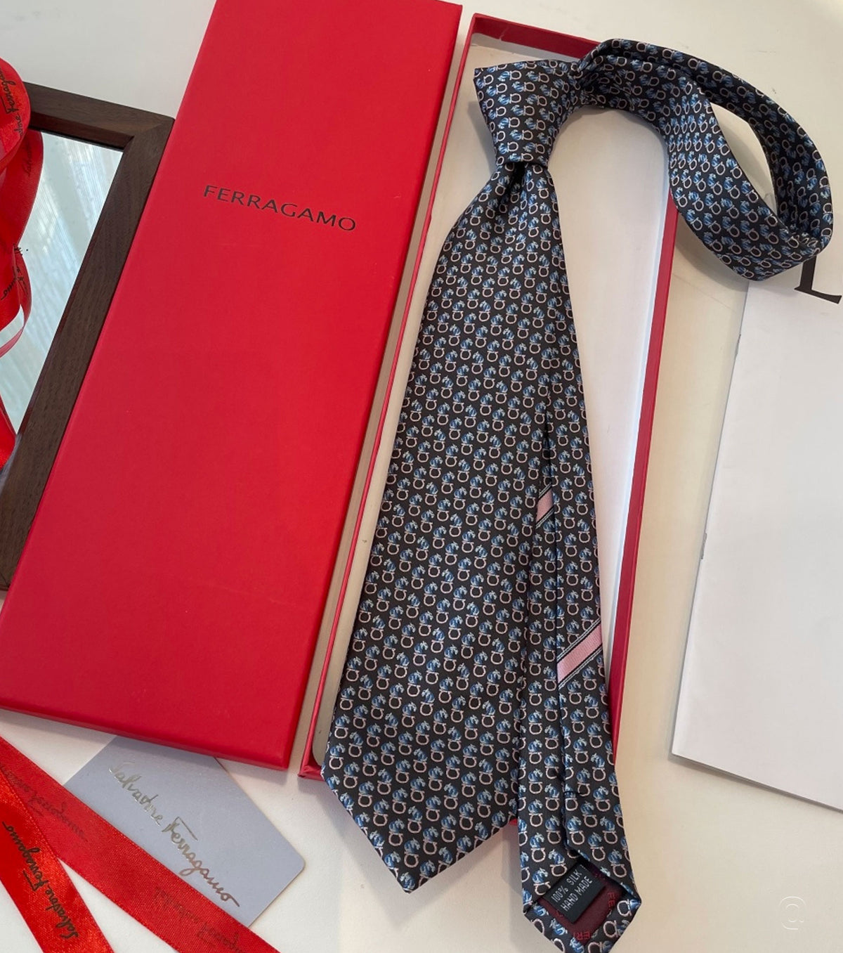 Копринена вратовръзка