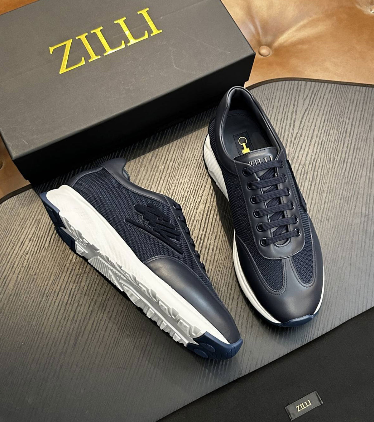 Велурени мокасини