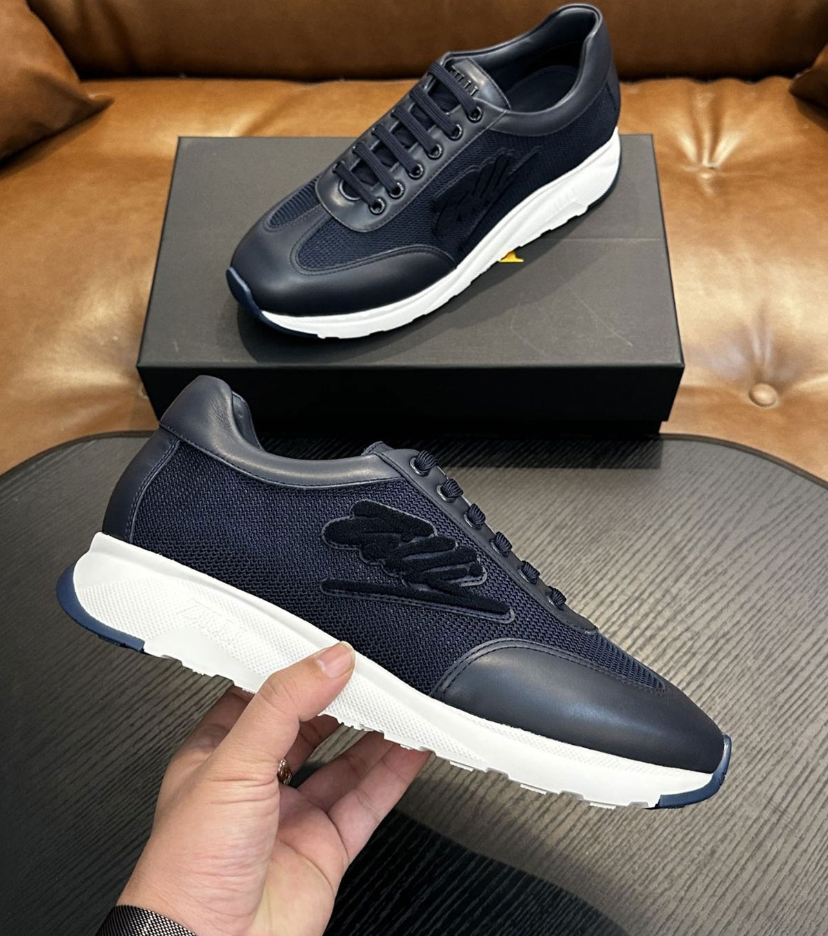 Велурени мокасини