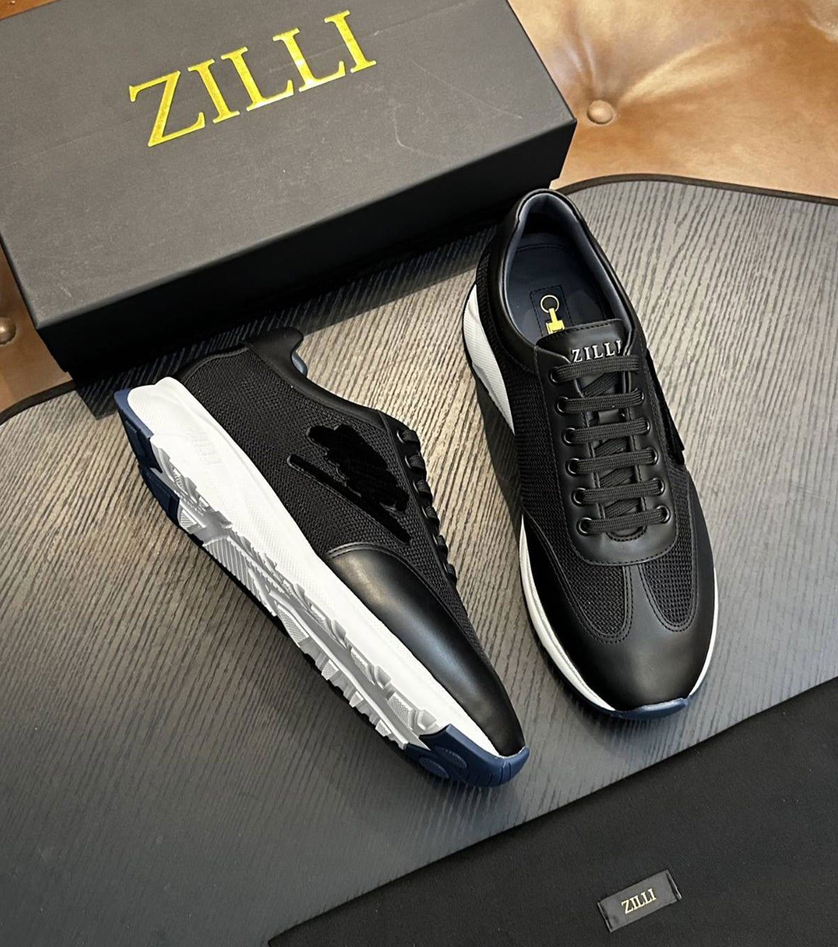 Велурени мокасини