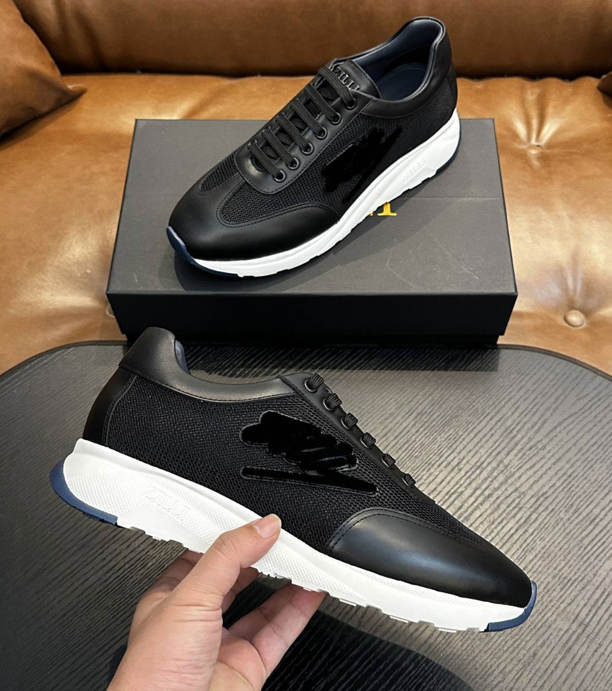 Велурени мокасини