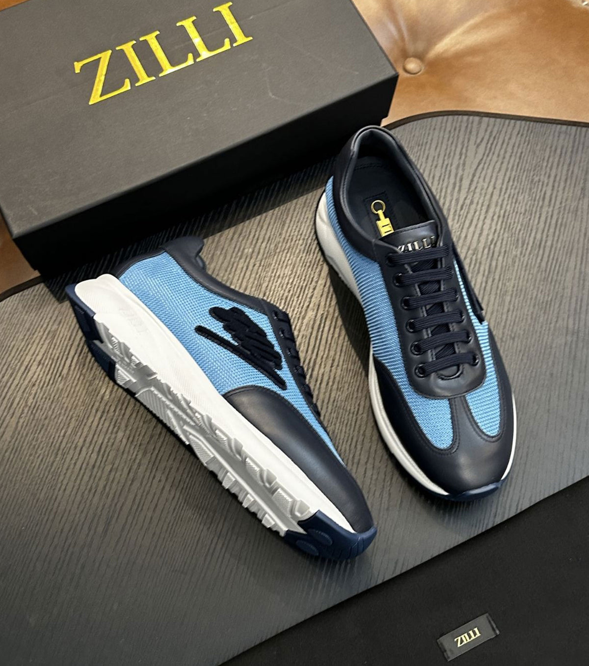 Велурени мокасини