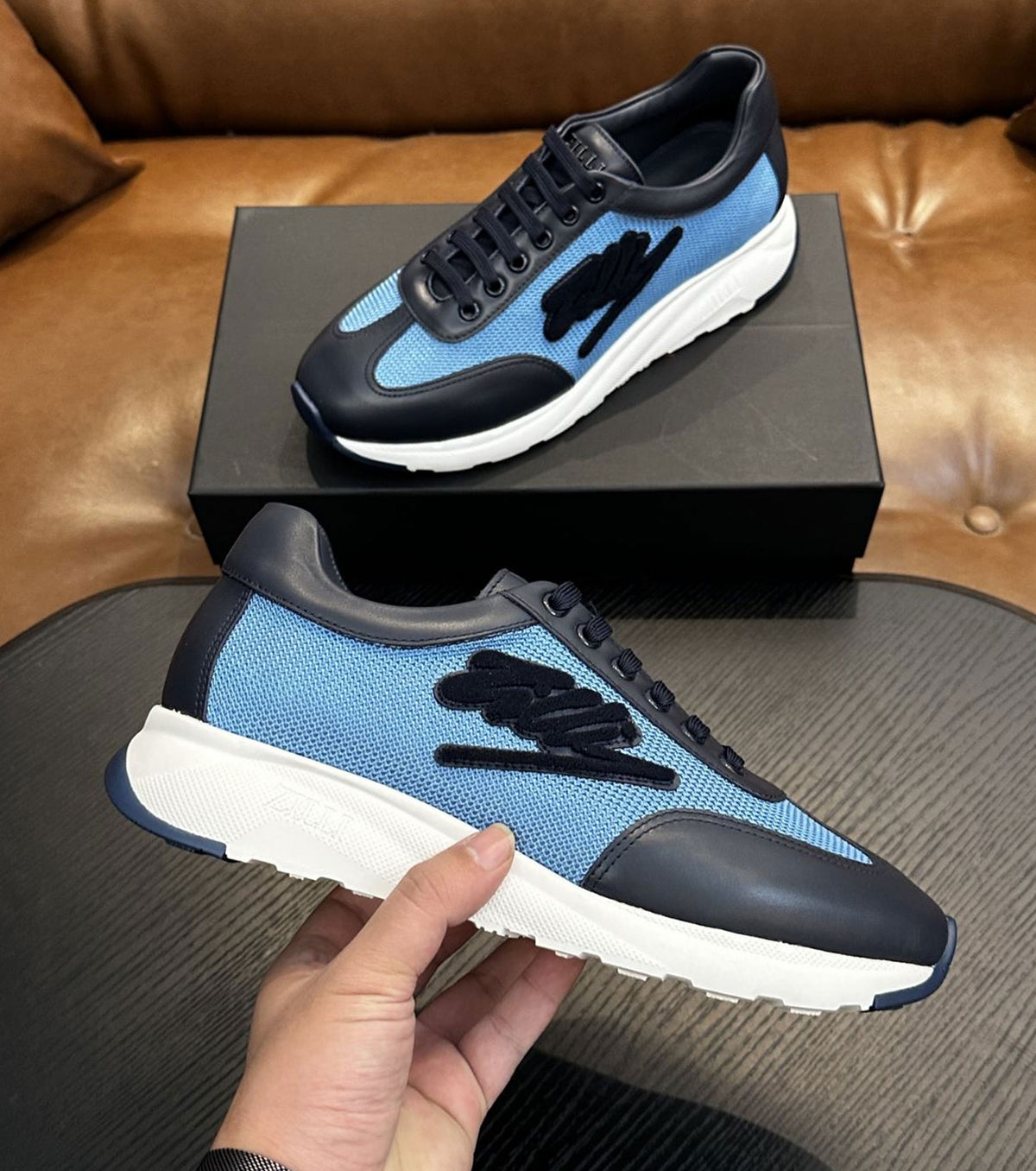 Велурени мокасини