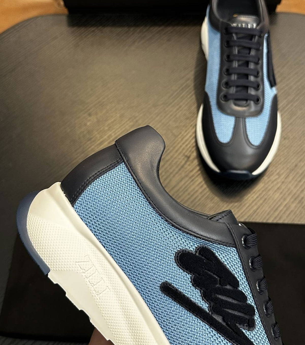 Велурени мокасини