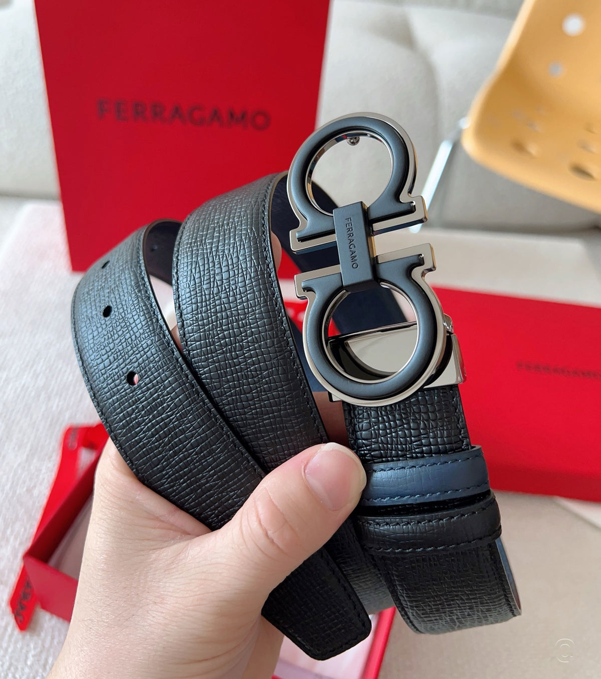 Reversible and adjustable Gancini belt