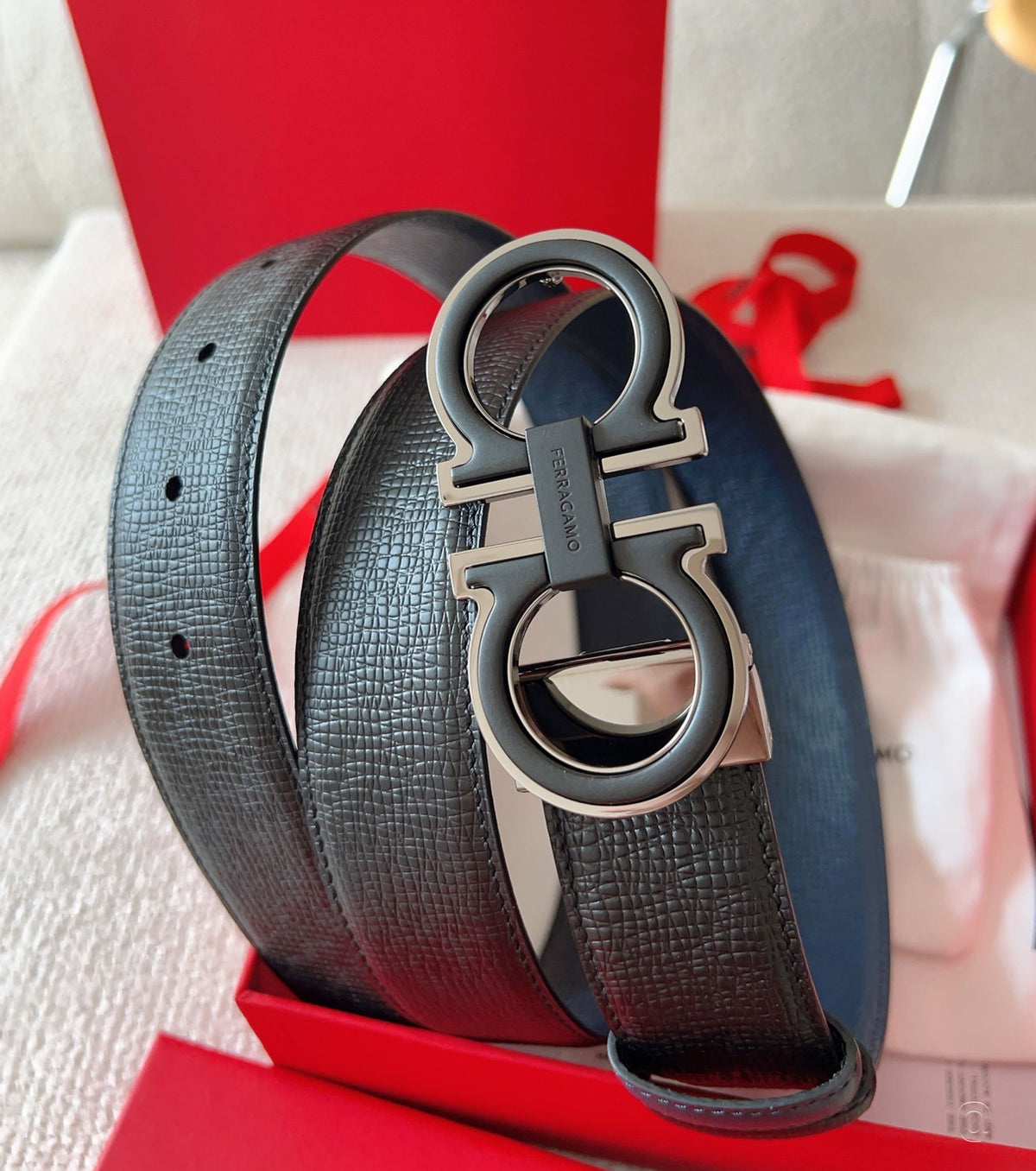 Reversible and adjustable Gancini belt