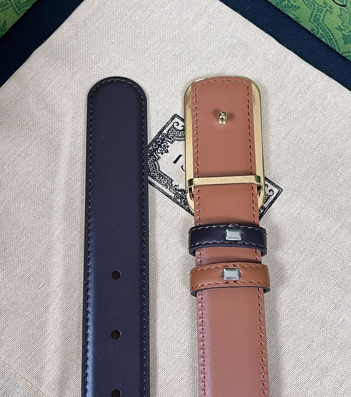 Reversible belt with square G buckle