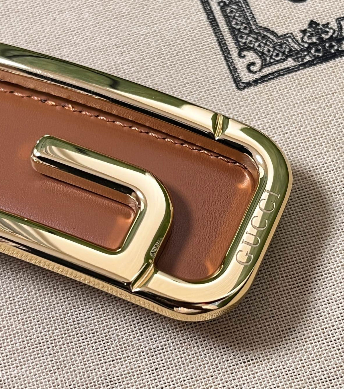 Reversible belt with square G buckle
