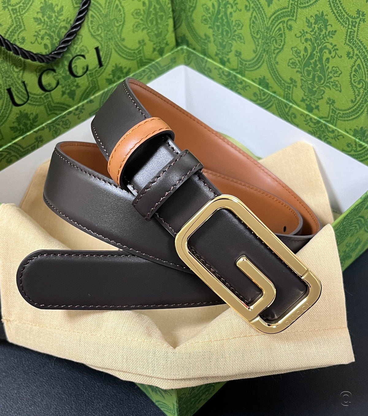 Reversible belt with square G buckle