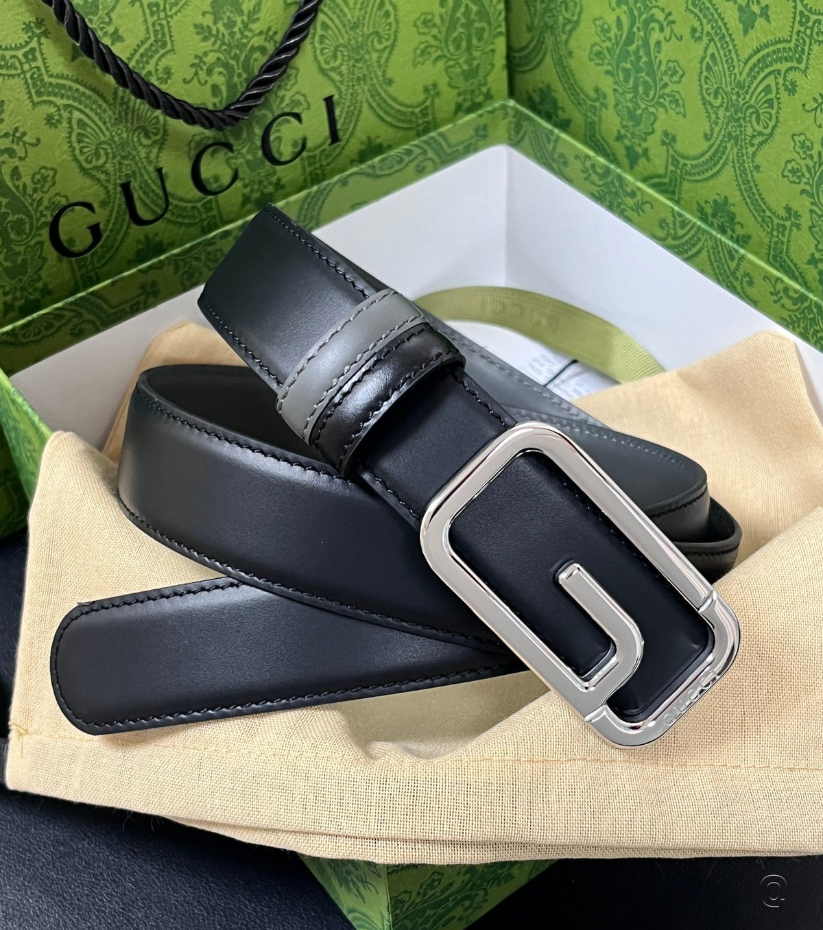 Reversible belt with square G buckle