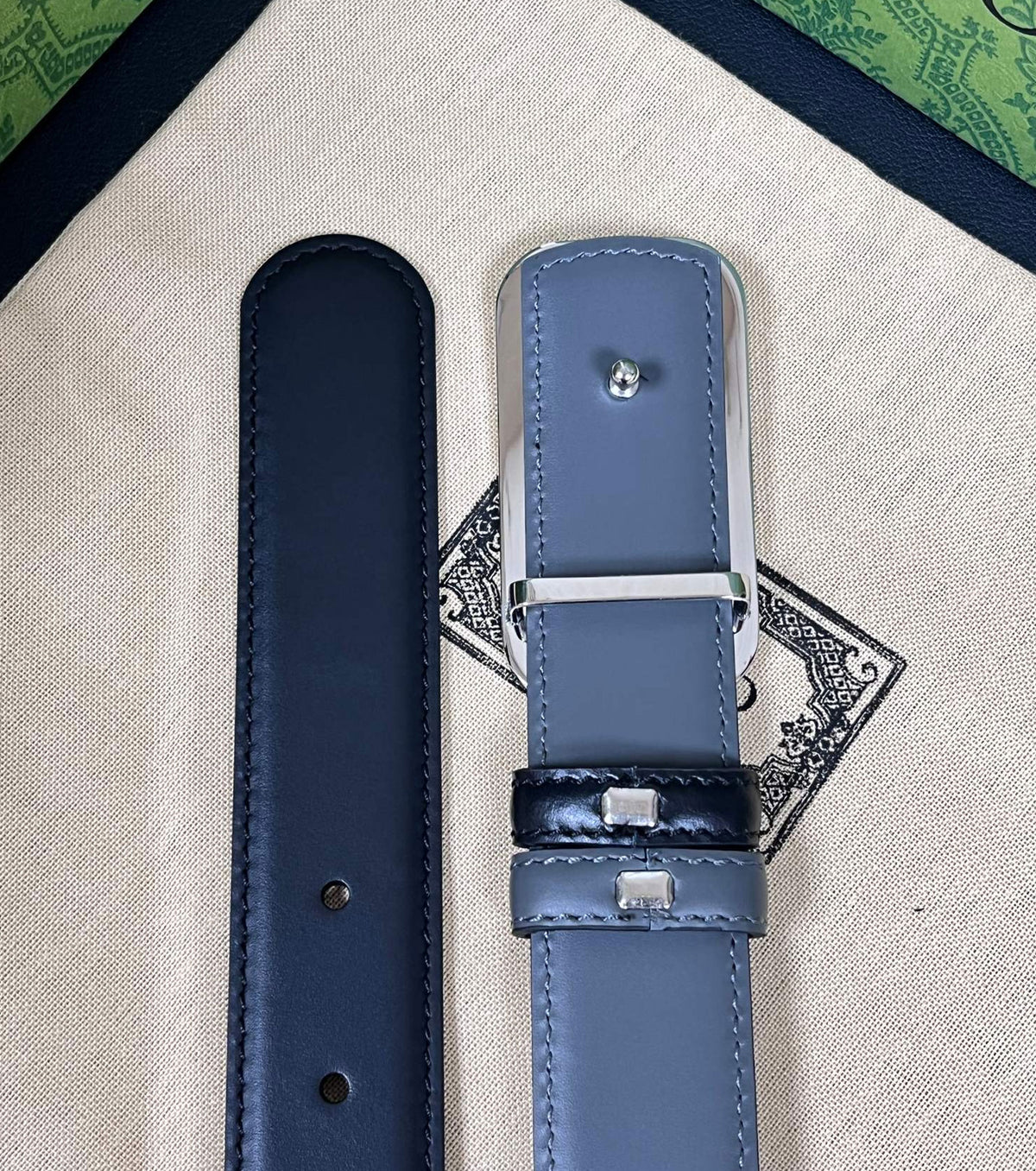 Reversible belt with square G buckle