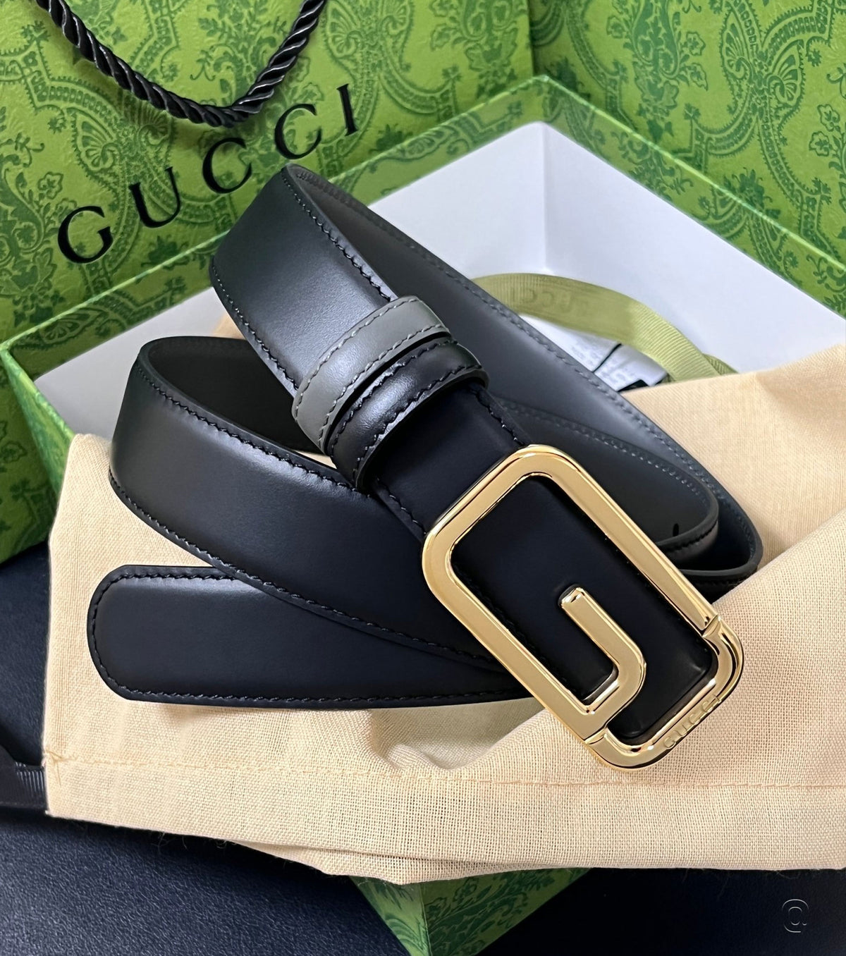 Reversible belt with square G buckle