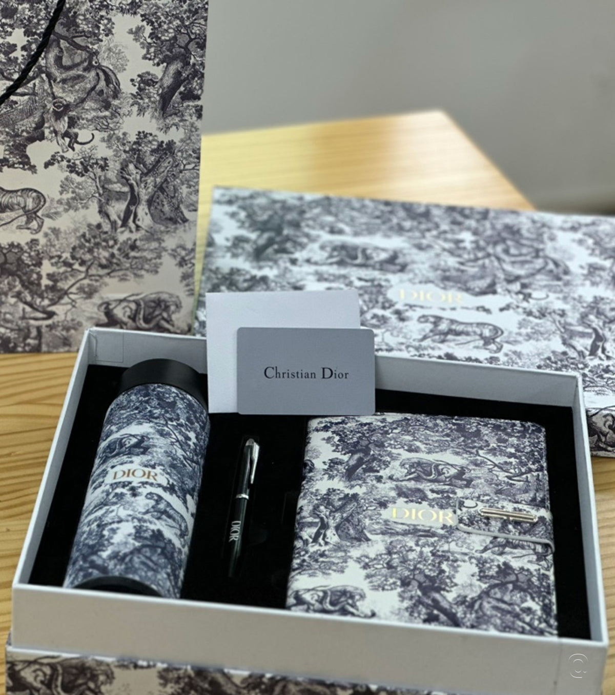 Комплект тефтер, химикалка и термос