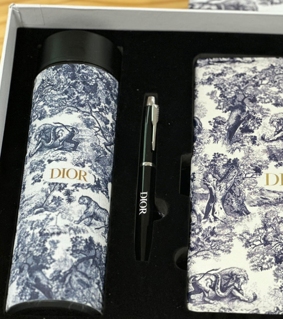 Комплект тефтер, химикалка и термос