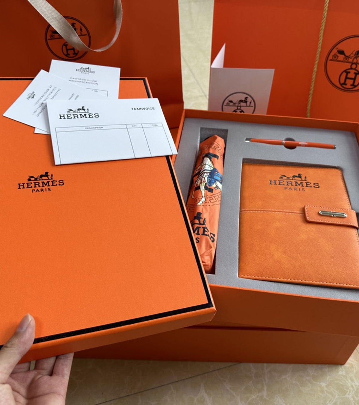 Комплект тефтер, химикалка и чадър