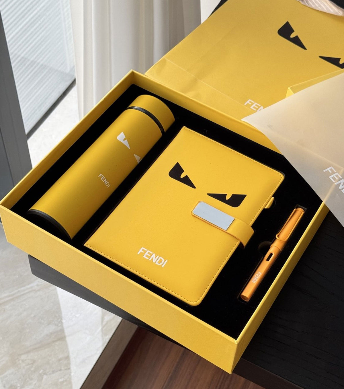 Комплект тефтер, химикалка и термос