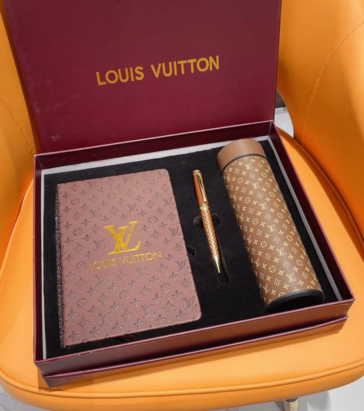 Комплект тефтер, химикалка и термос