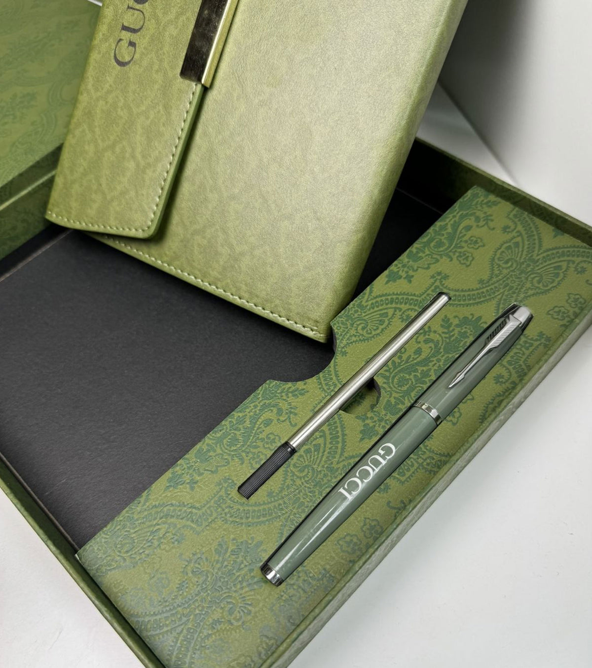 Комплект тефтер и химикалка