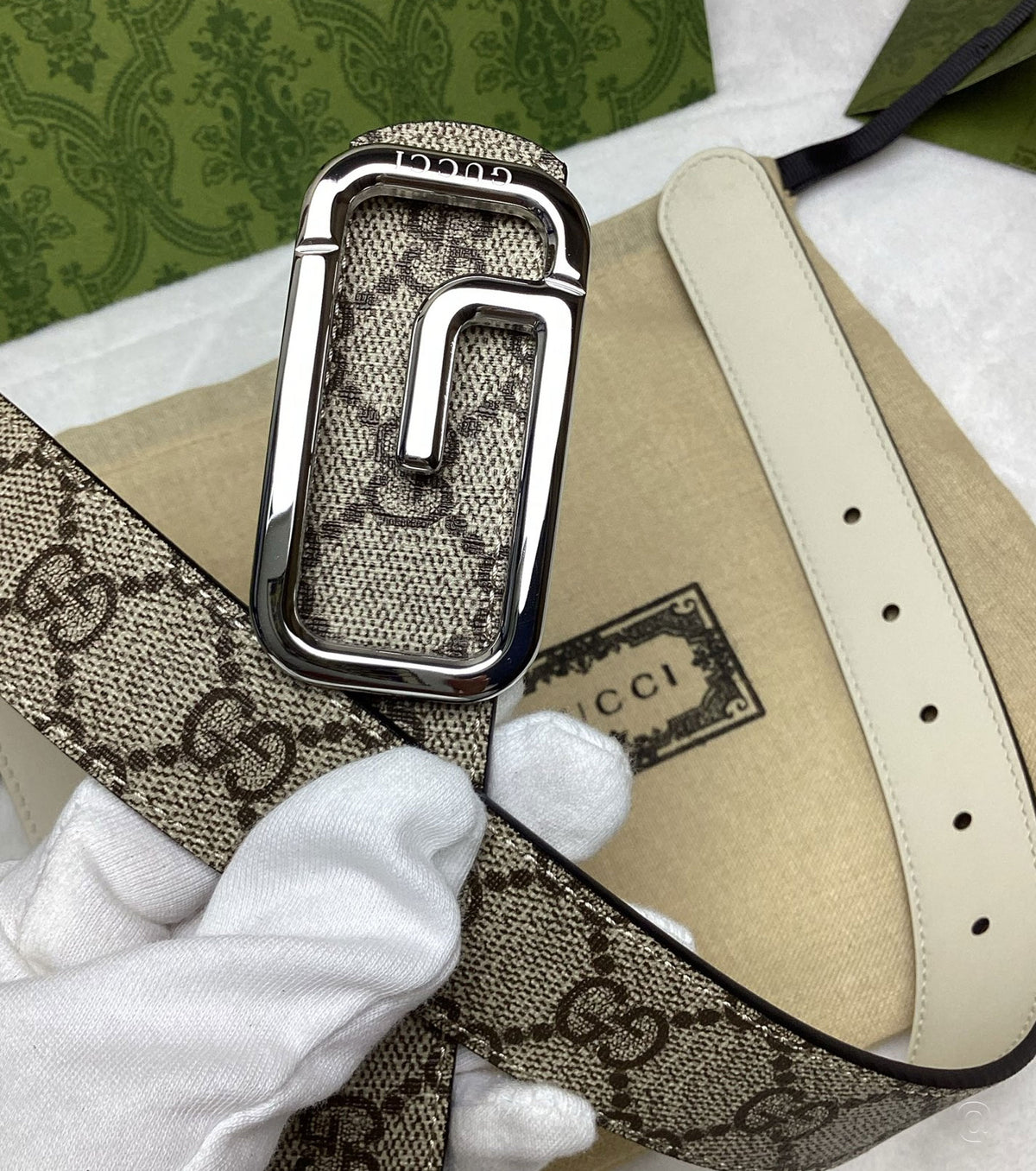 Reversible belt with square G buckle