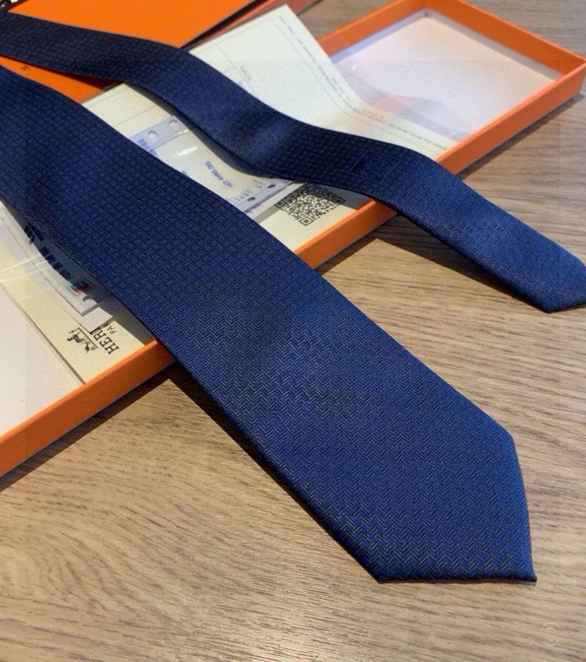 Geometrical H вратовръзка