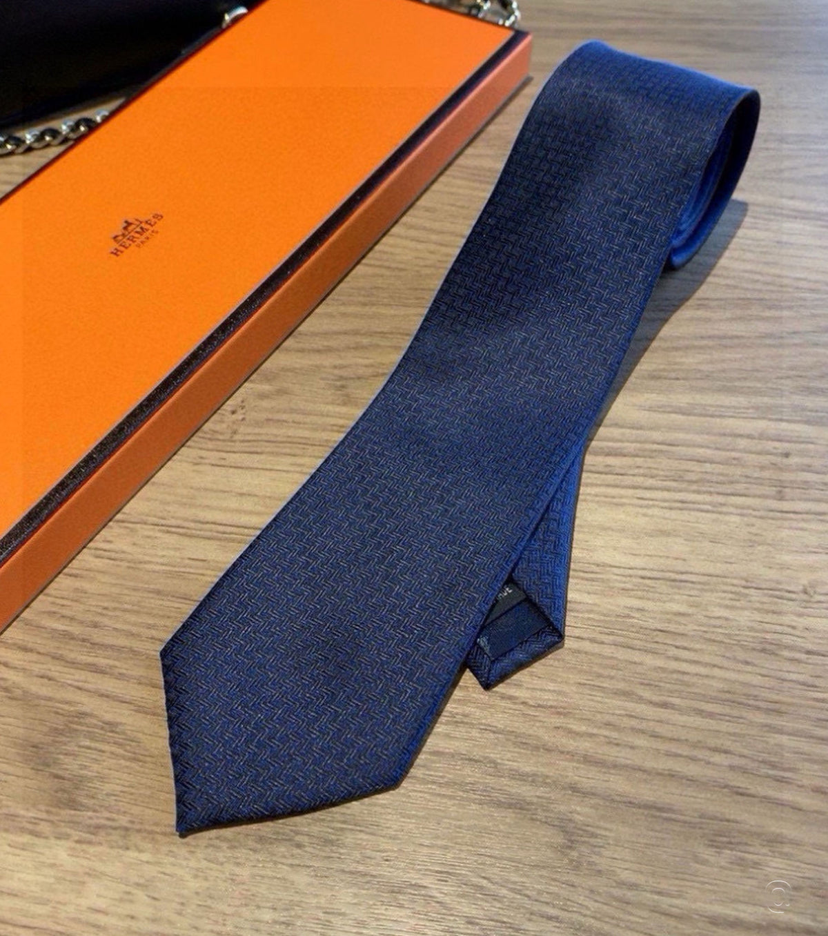 Geometrical H вратовръзка