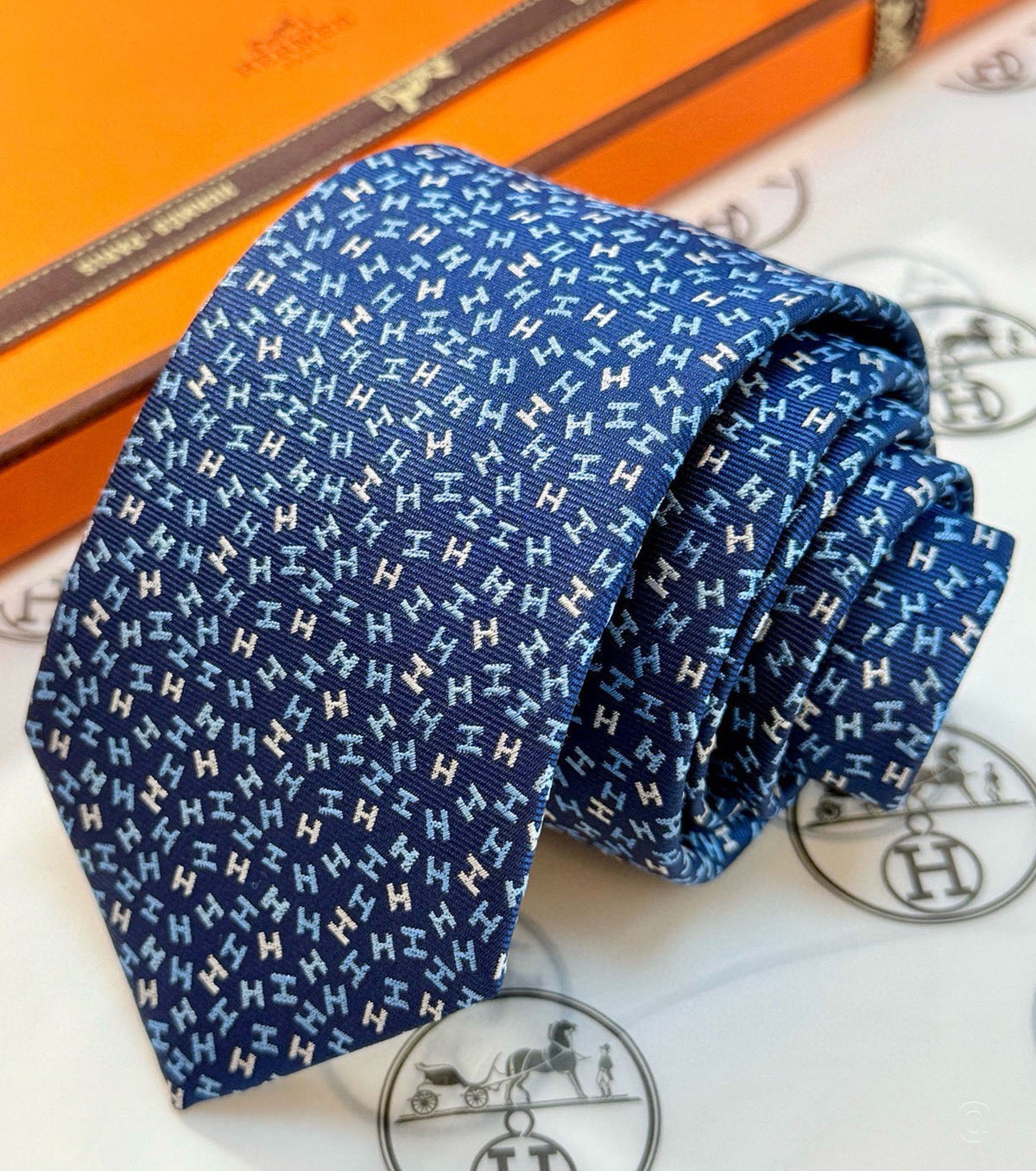 Silk tie
