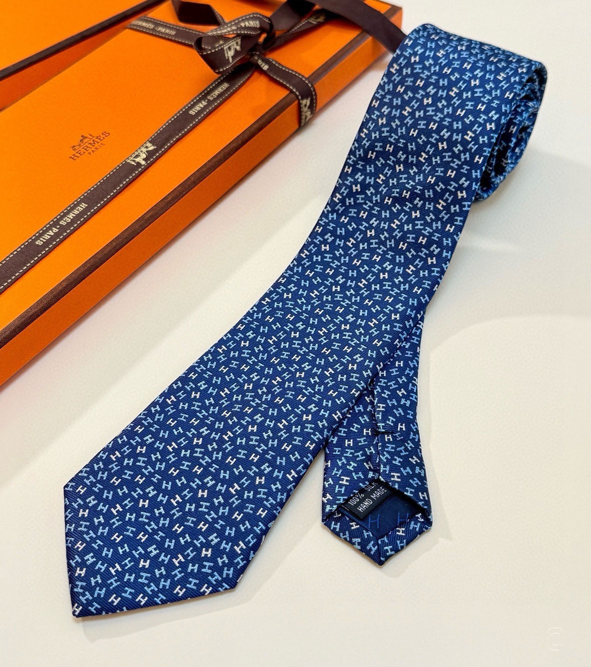 Silk tie