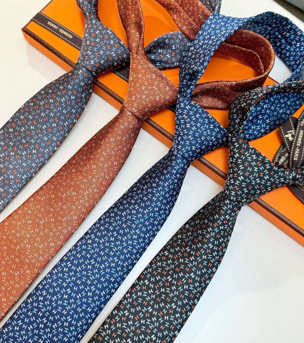 Silk tie