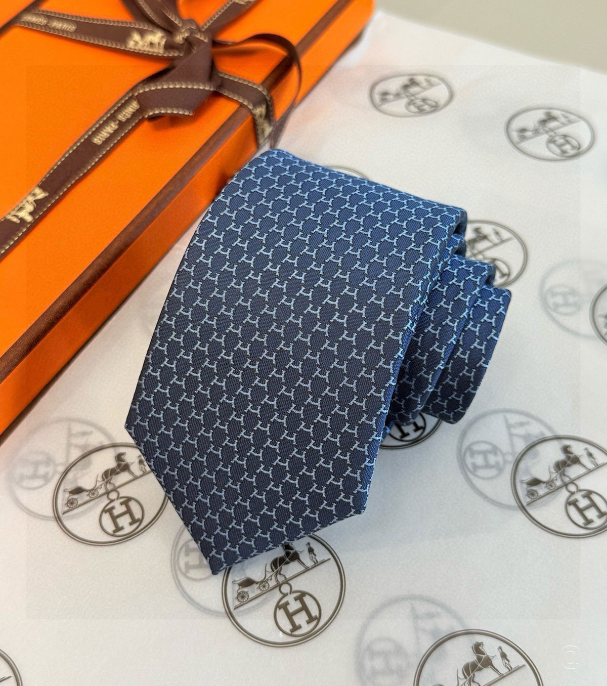 Hilario tie
