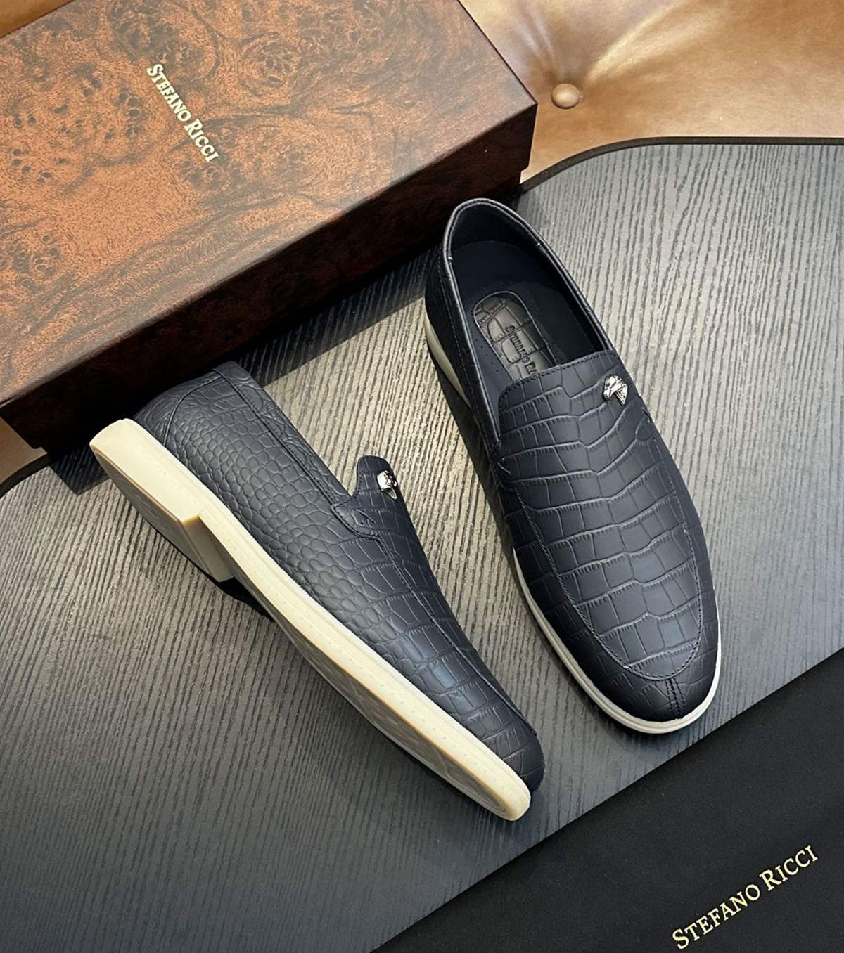 Кожени мокасини