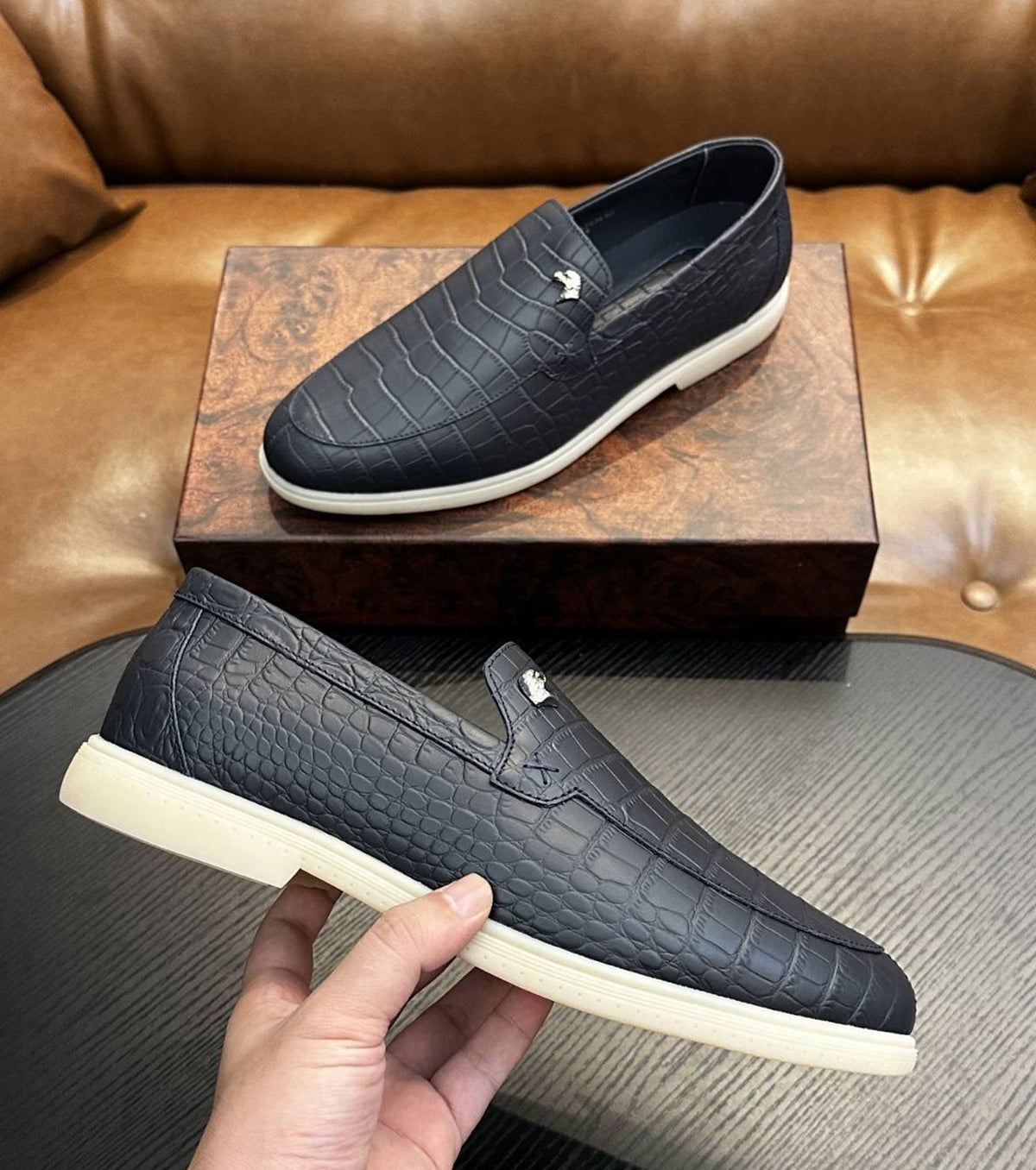 Кожени мокасини