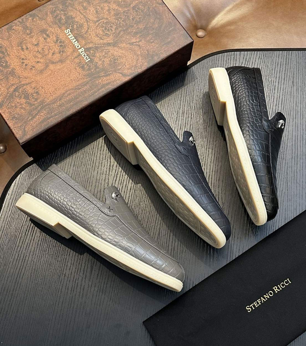 Кожени мокасини