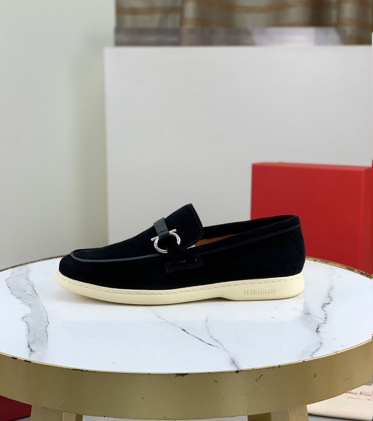 Casual loafer with Gancini ornament