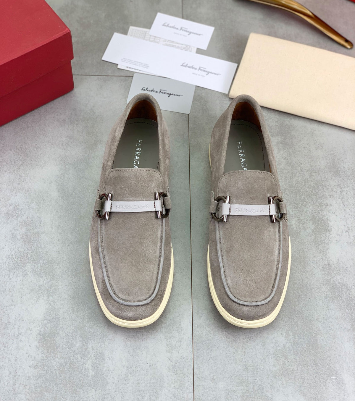 Casual loafer with Gancini ornament