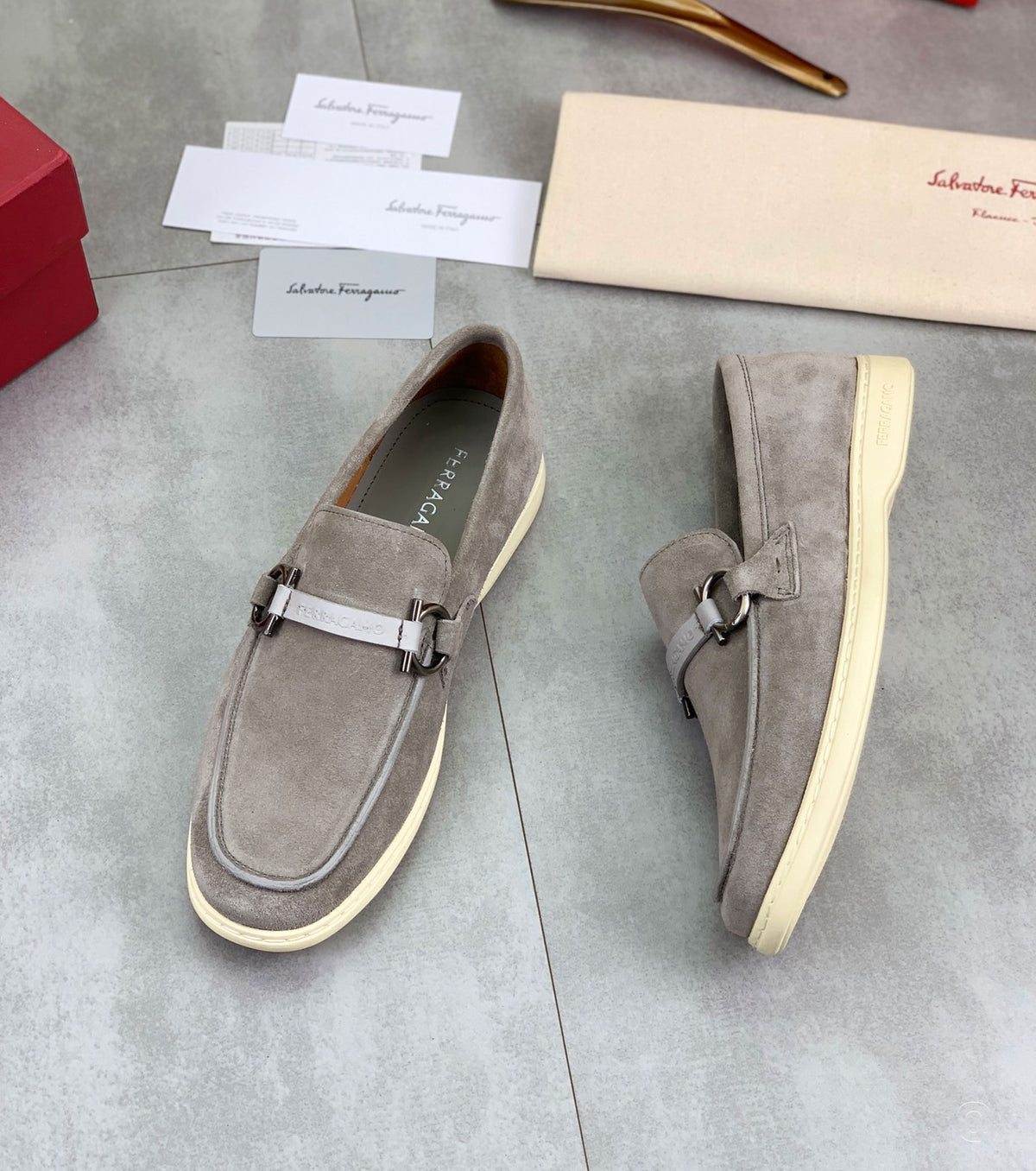 Casual loafer with Gancini ornament