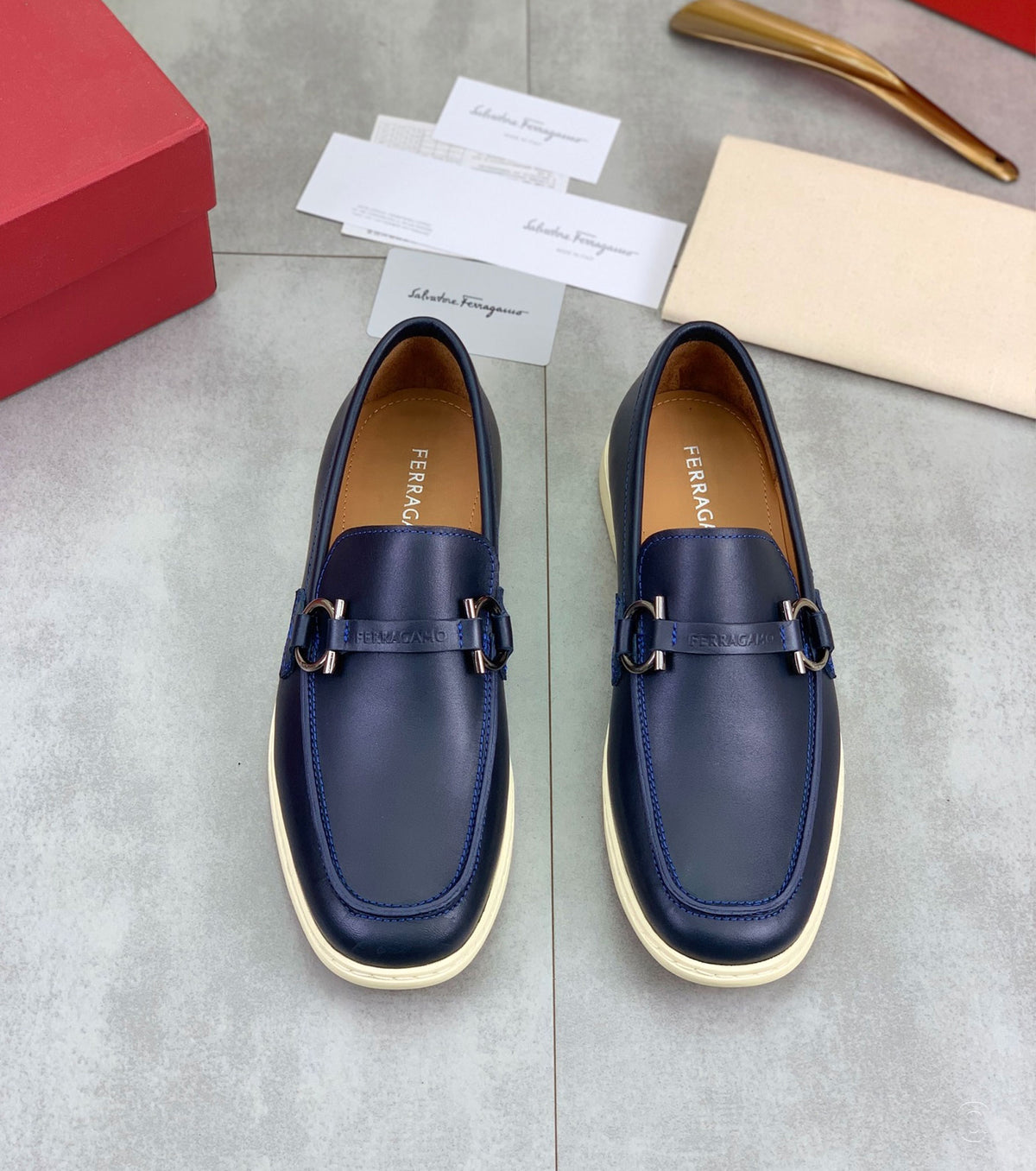 Casual loafer with Gancini ornament
