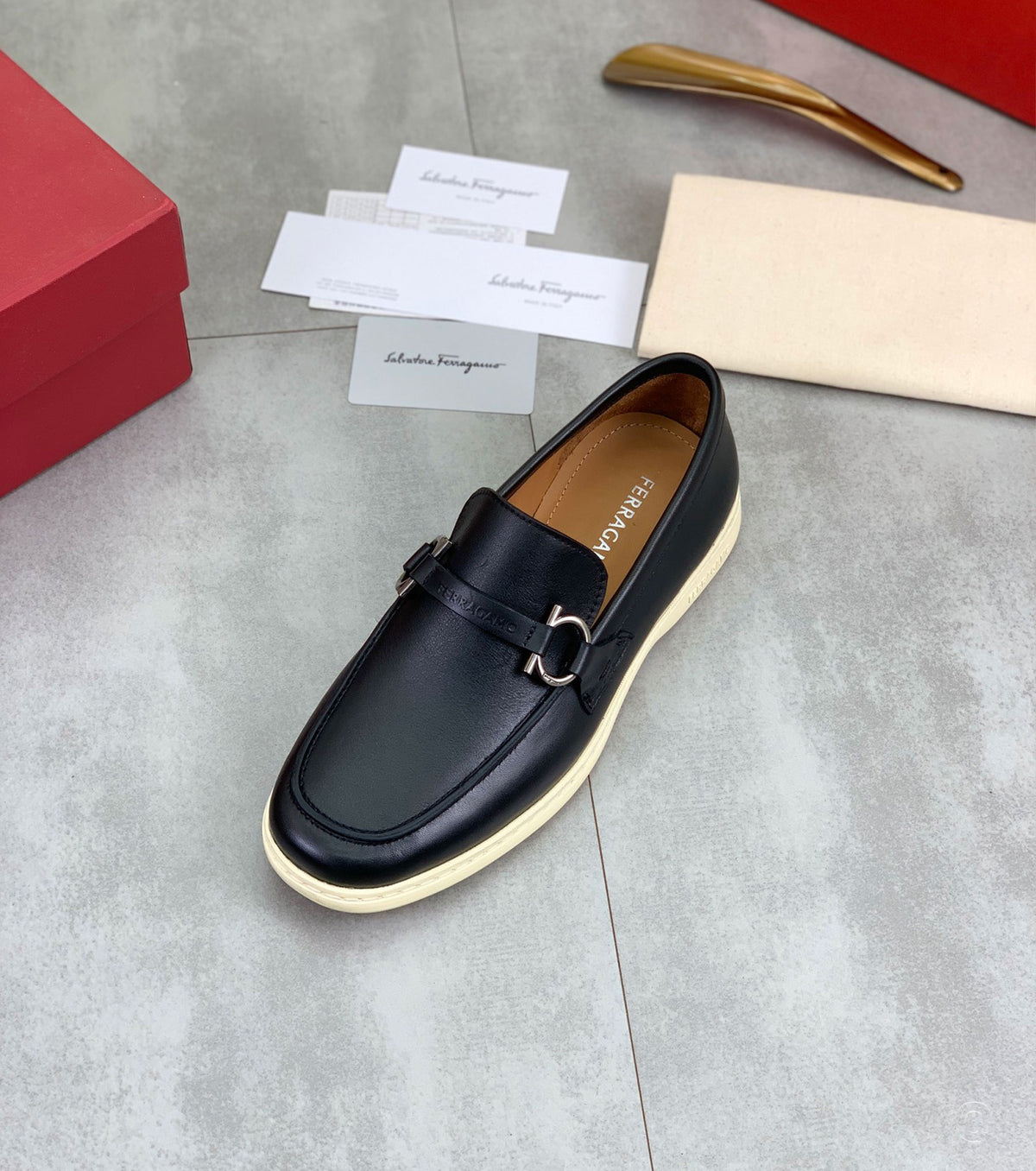 Casual loafer with Gancini ornament