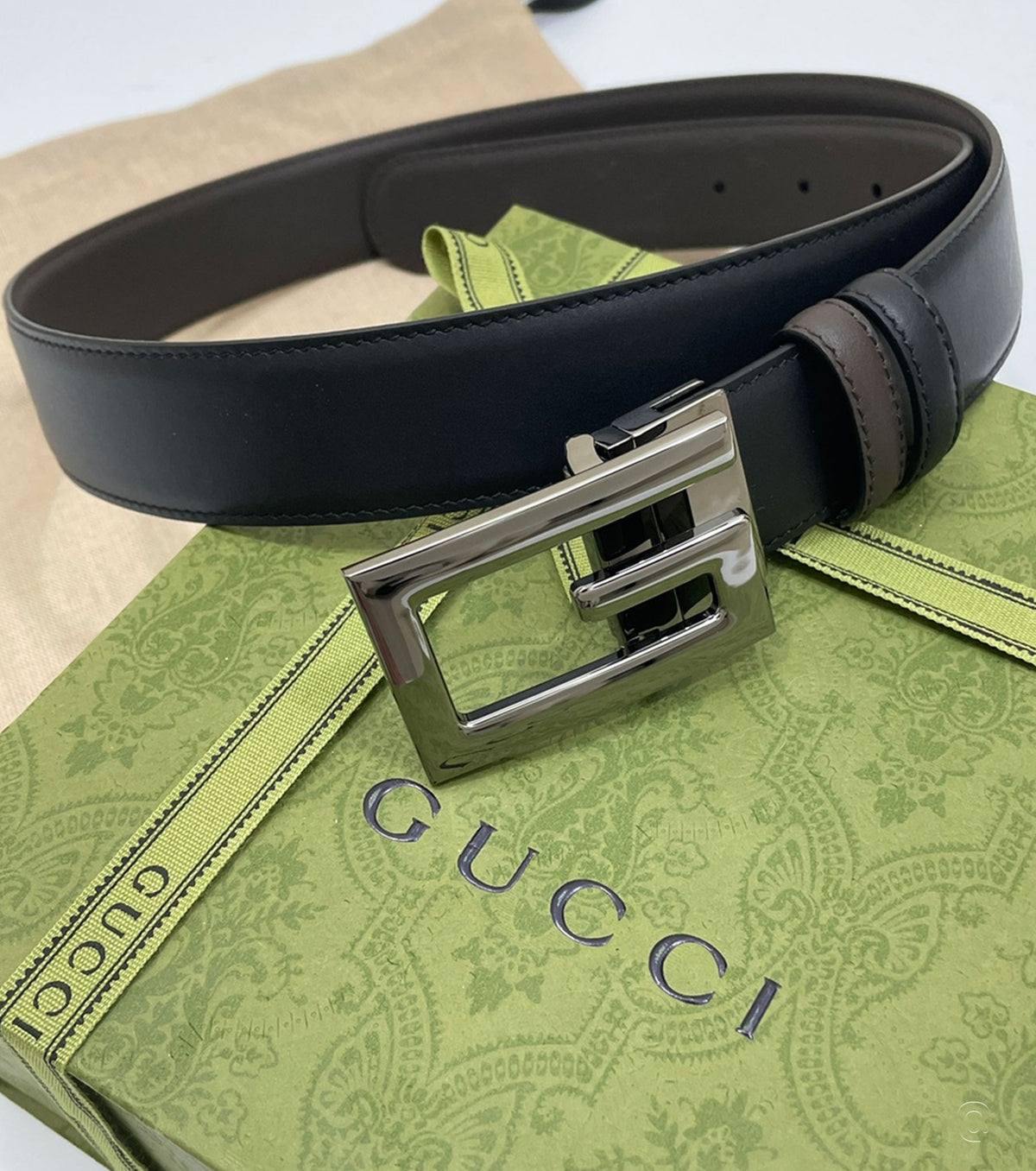 Двулицев колан с катарама Square G