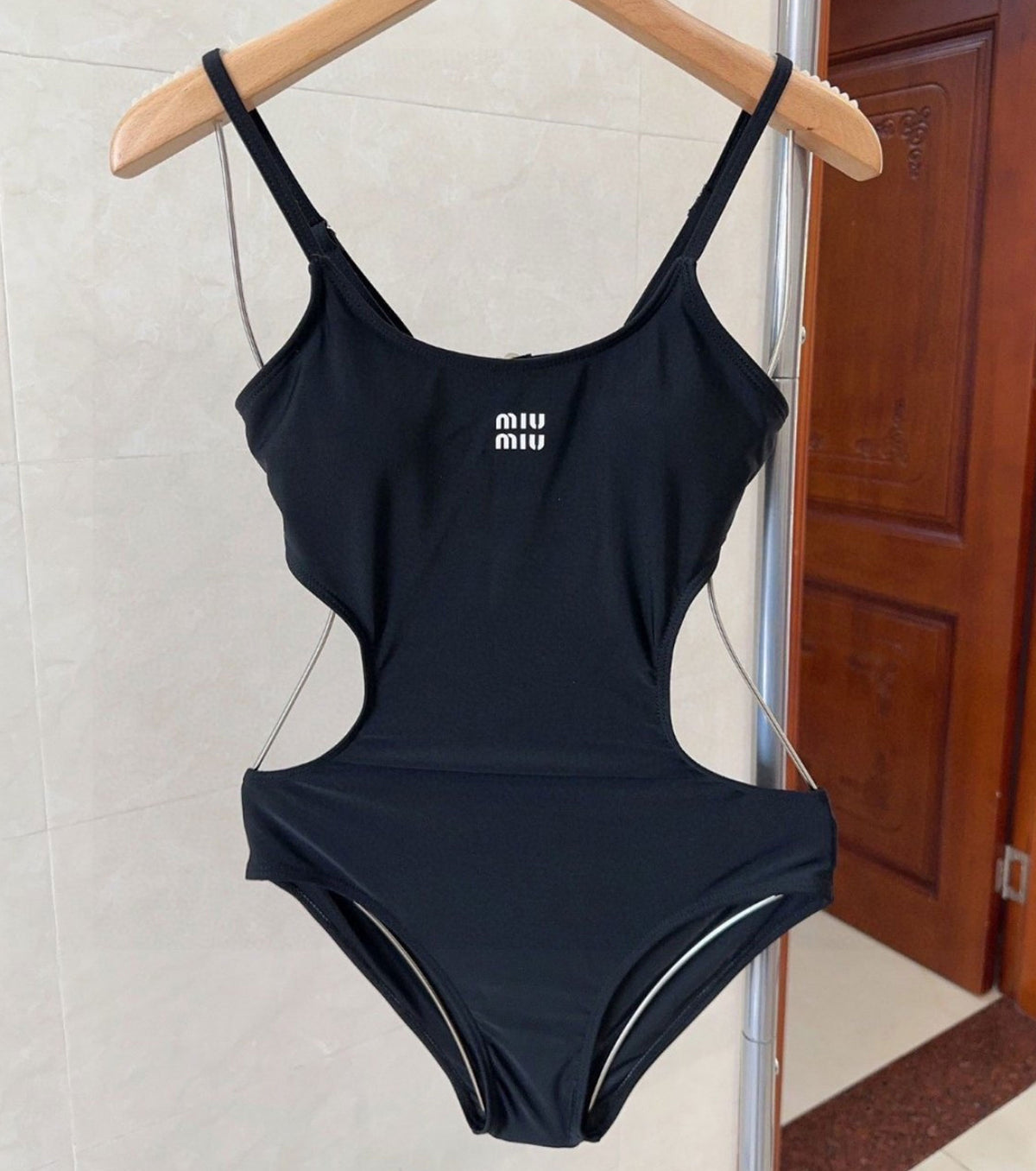 БАНСКИ КОСТЮМ