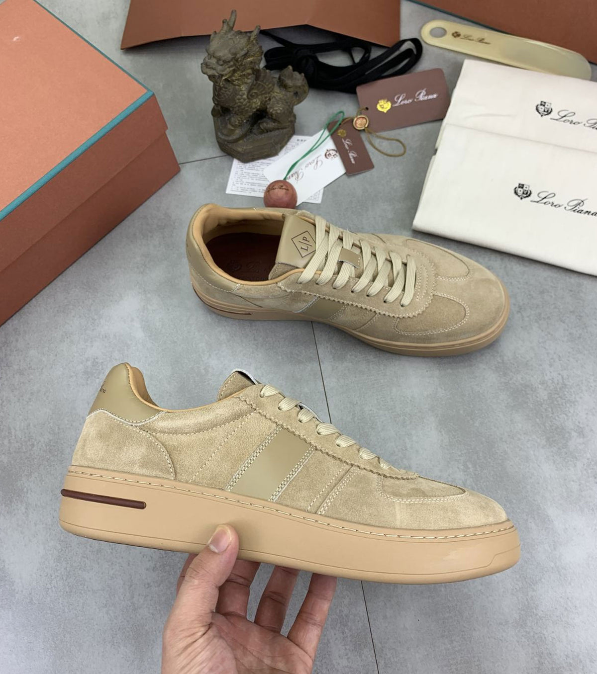 Suede sneaker