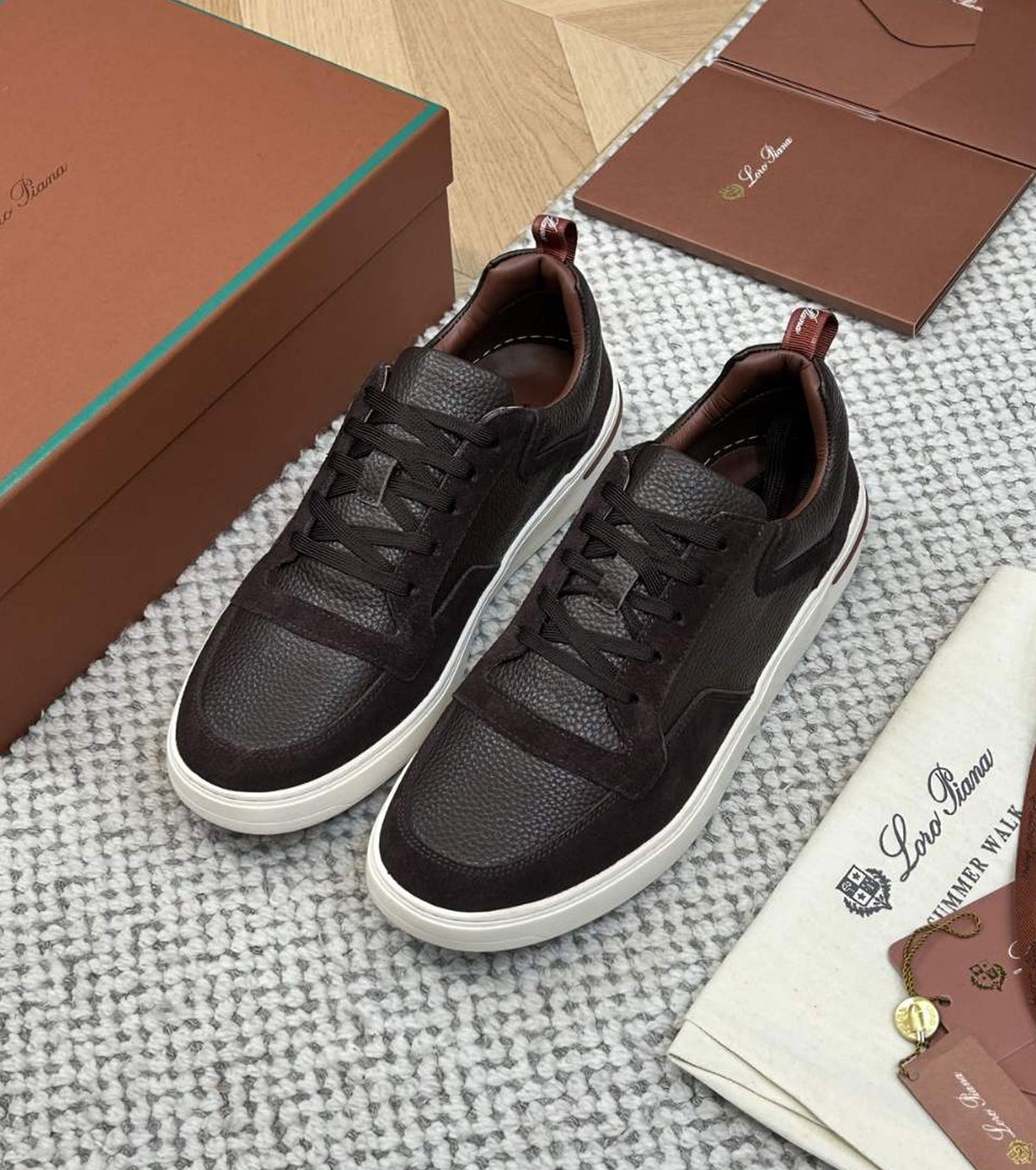 Leather sneaker