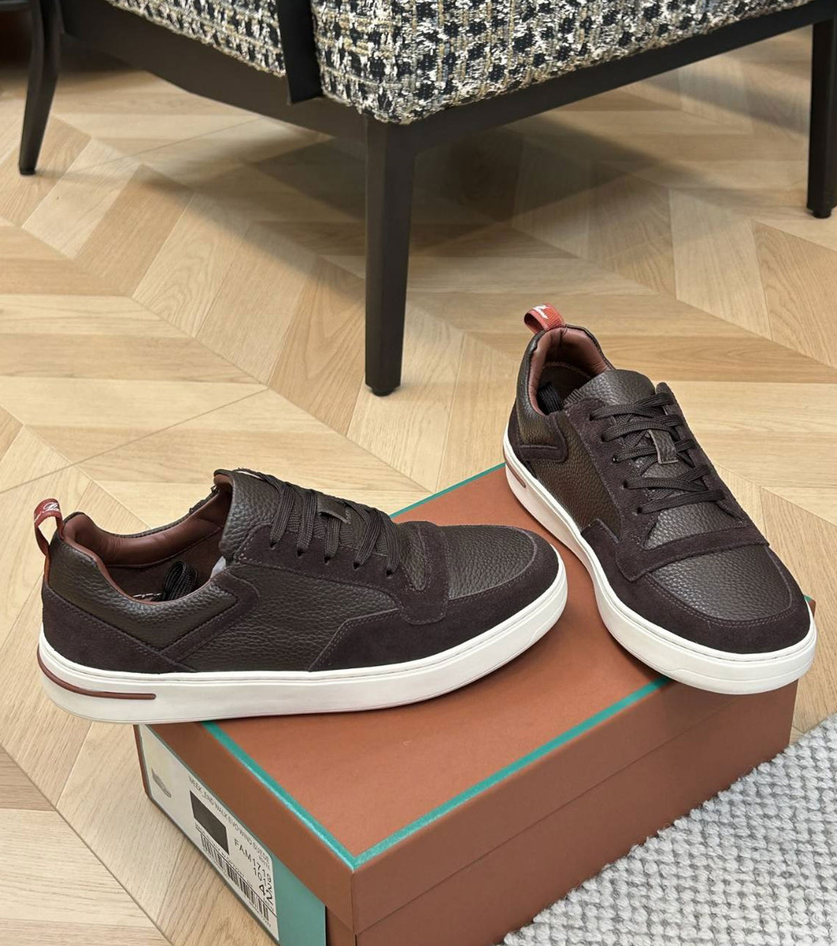 Leather sneaker