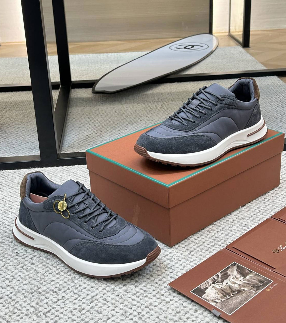 Велурени маратонки