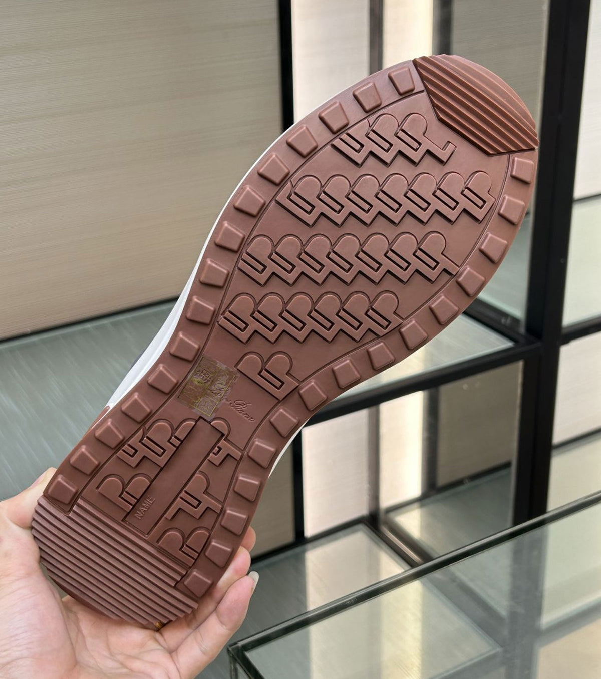 Велурени маратонки