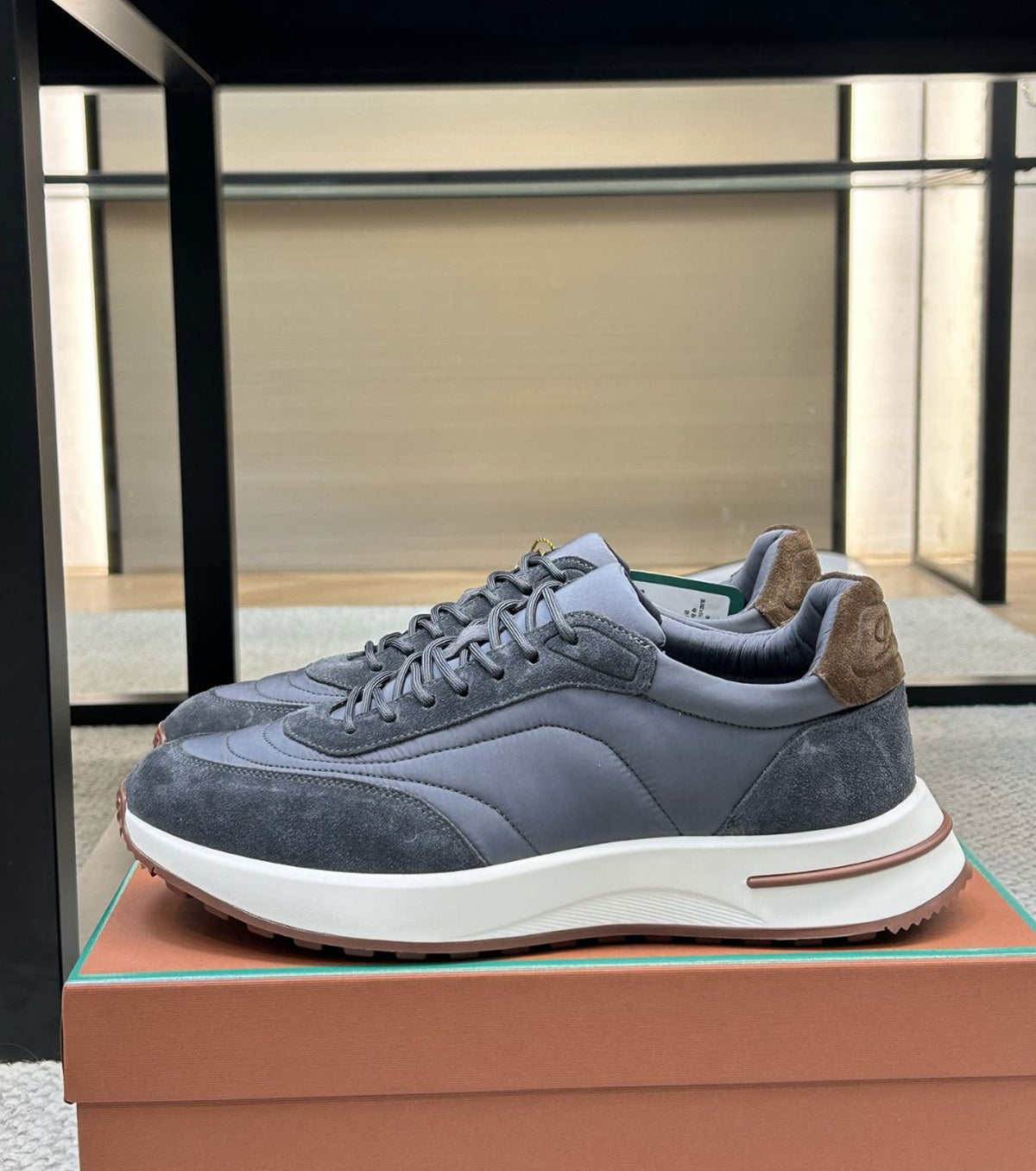 Велурени маратонки