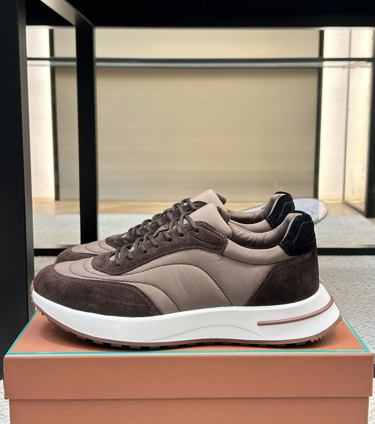 Велурени маратонки